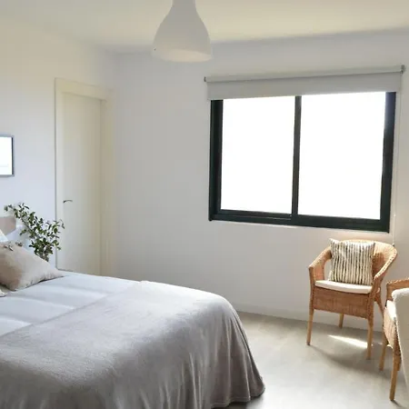 Os Faros Pisos Turisticos Arou