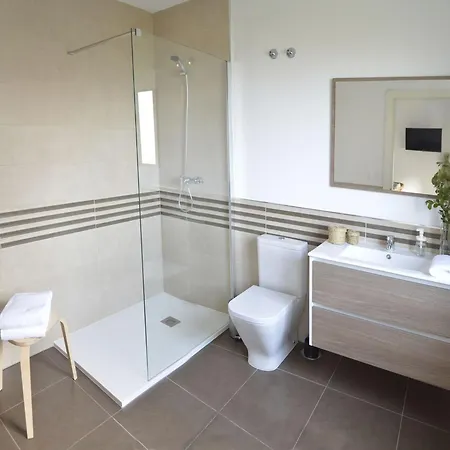 Os Faros Pisos Turisticos Arou