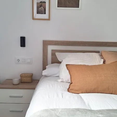 Os Faros Pisos Turisticos Arou