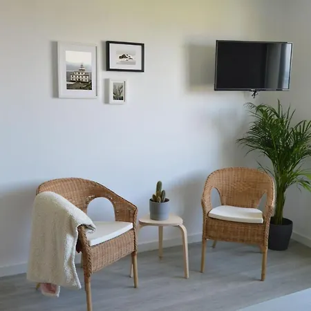 Os Faros Pisos Turísticos Arou