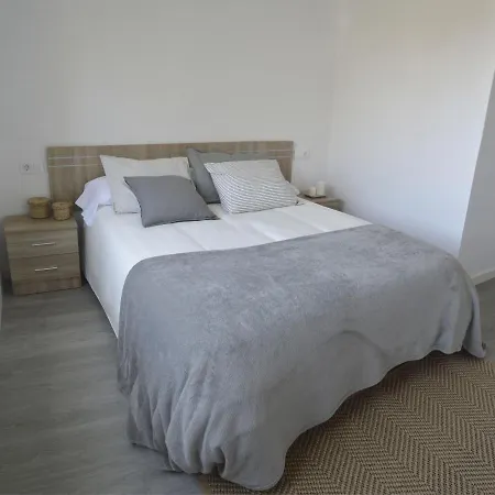 Os Faros Pisos Turisticos Apartment Arou