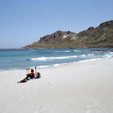 Os Faros Pisos Turisticos Arou