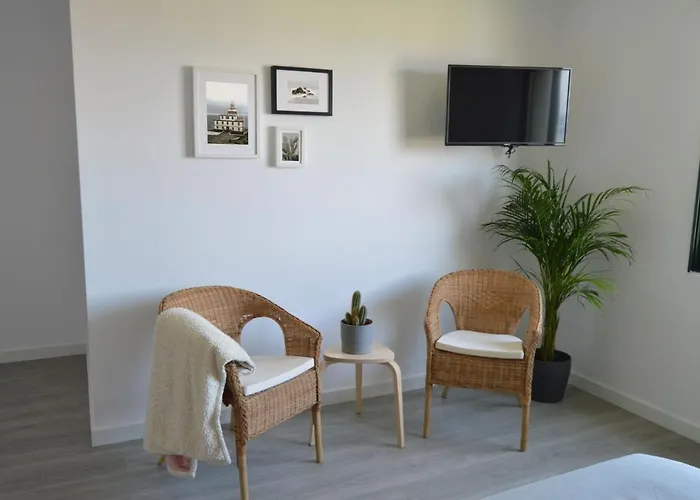 Os Faros Pisos Turisticos Arou