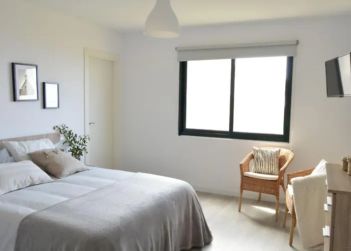 Os Faros Pisos Turisticos Arou