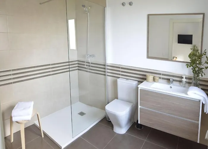 Os Faros Pisos Turisticos Arou