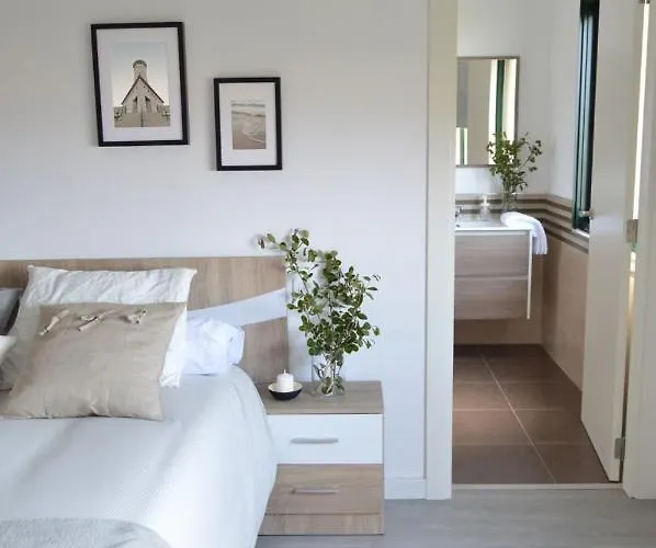 Apartament Os Faros Pisos Turisticos Arou