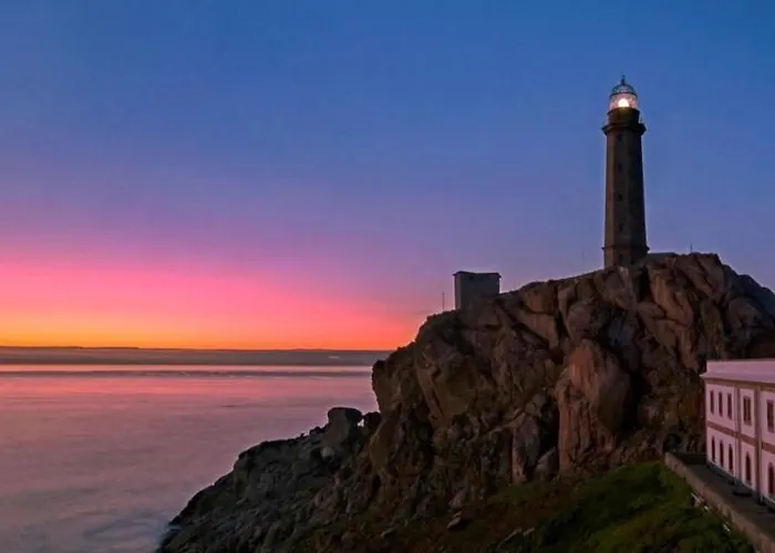 Os Faros Pisos Turisticos Arou