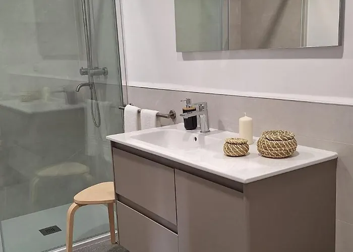 Os Faros Pisos Turisticos Arou